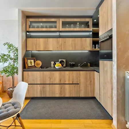 Hill Style Apartment *
