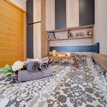 Hill Style Apartment *